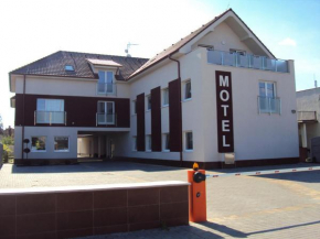 Отель Motel Senec  Сенец